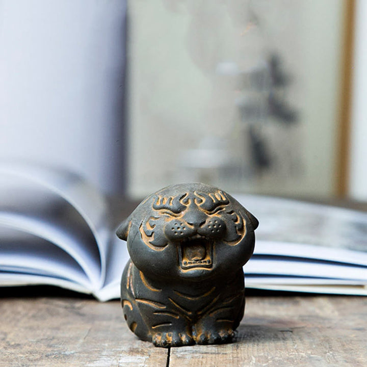 Buddha Stones Mini Cute Tiger Iron Powder Rust Cast Resin Statue Home Decoration