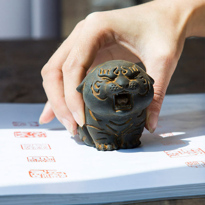 Buddha Stones Mini Cute Tiger Iron Powder Rust Cast Resin Statue Home Decoration - image 3