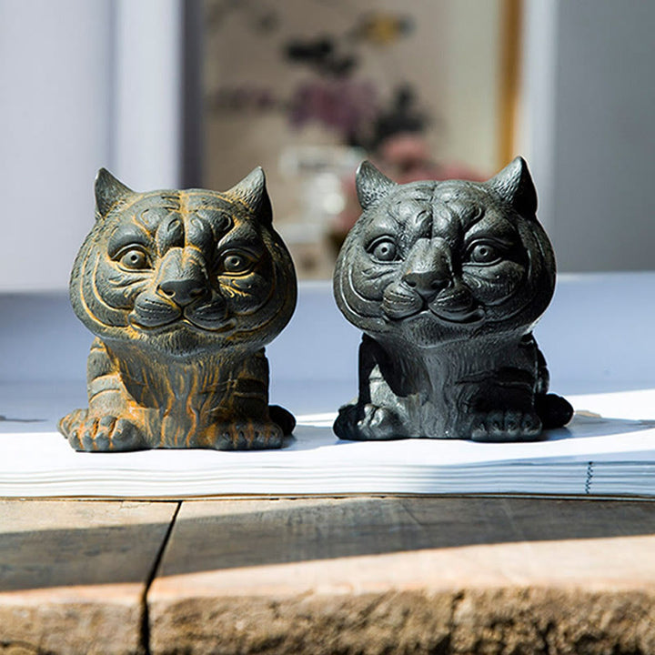 Buddha Stones Handmade Small Lovely Tiger Iron Powder Rust Cast Resin Statue Home Decoration