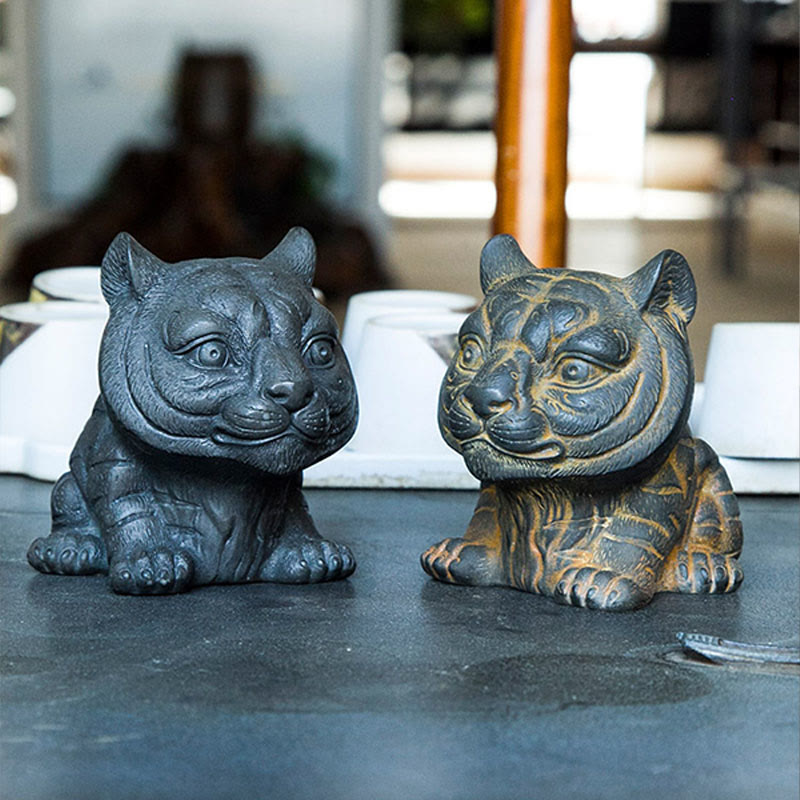 Buddha Stones Handmade Small Lovely Tiger Iron Powder Rust Cast Resin Statue Home Decoration